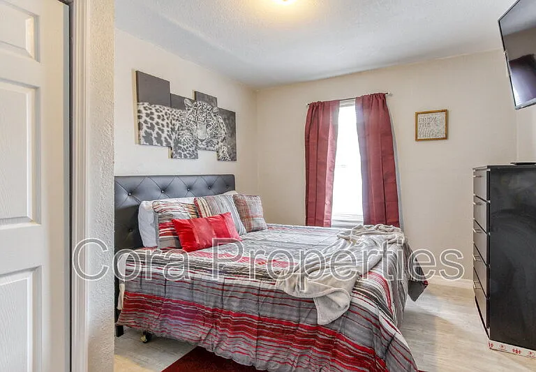 685 Sears Ave NE #4 — Photo 51