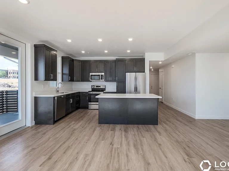 754 W Blue Magic Ln #303 — Photo 7