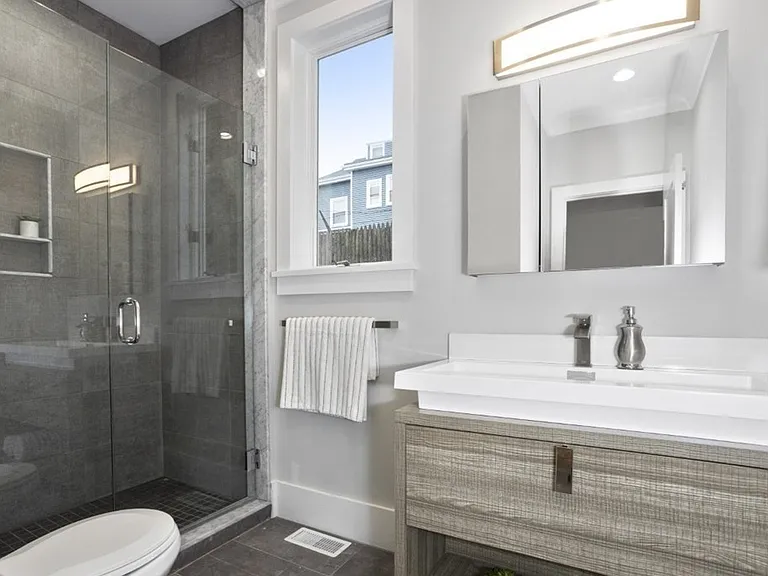 10 Grant St #1 — Photo 14