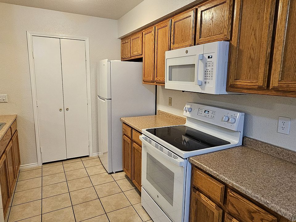 1st image of 105-107 Lance Dr
