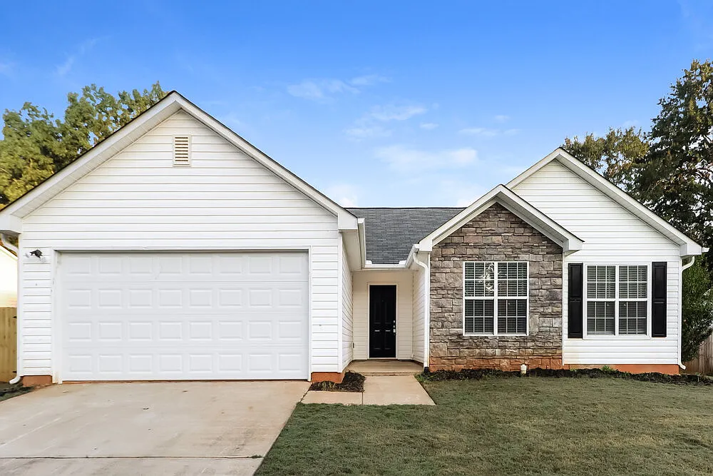 3 bed, 2.0 bath, 1440 sqft, $1,905 — Photo 1