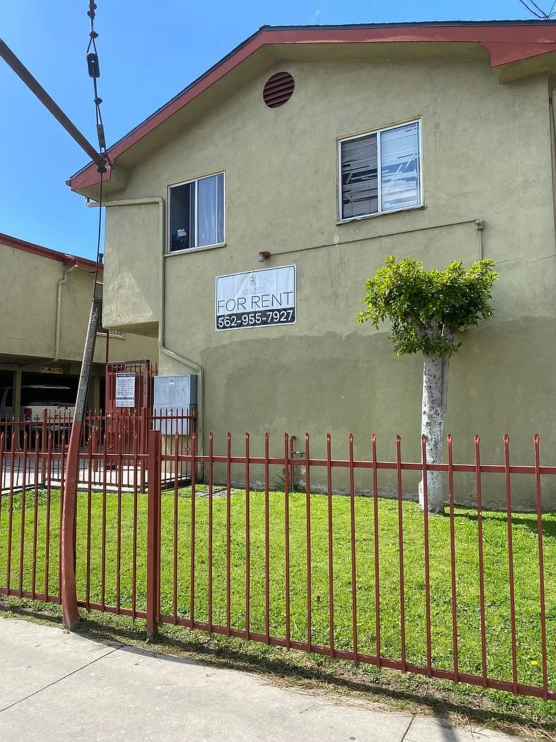 421 N Willowbrook Avenue — Photo 1
