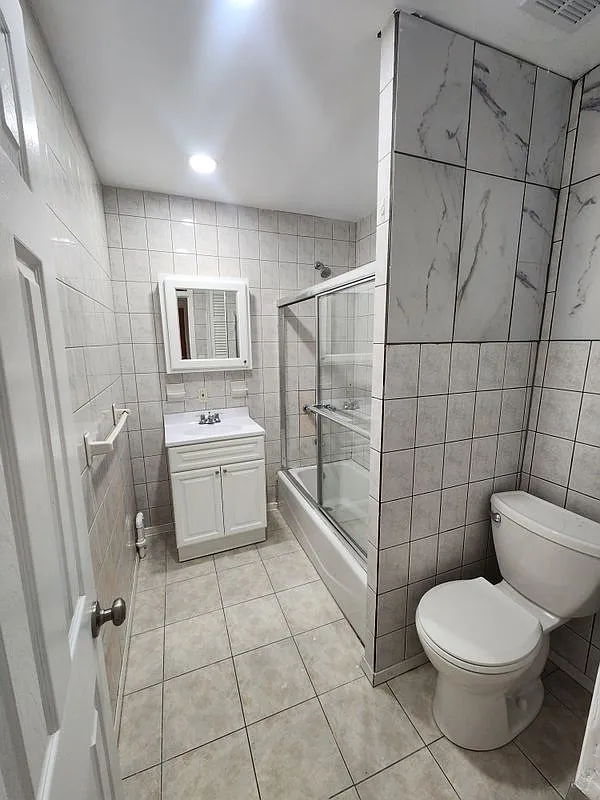 Building Photo - 82-03 Myrtle Ave #2