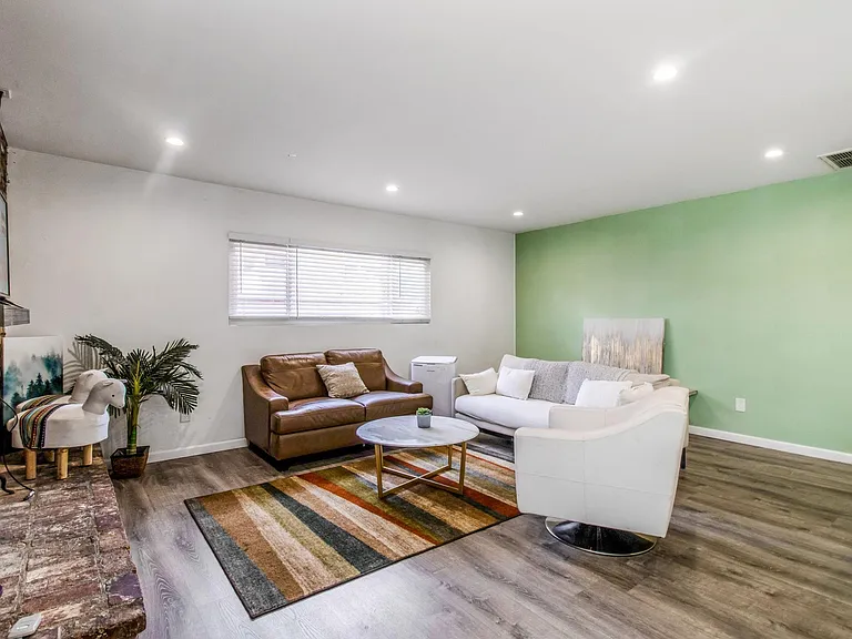 3230 N Lewis Ave — Photo 7