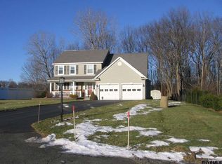 2 Valentine Dr, Rensselaer, NY 12144