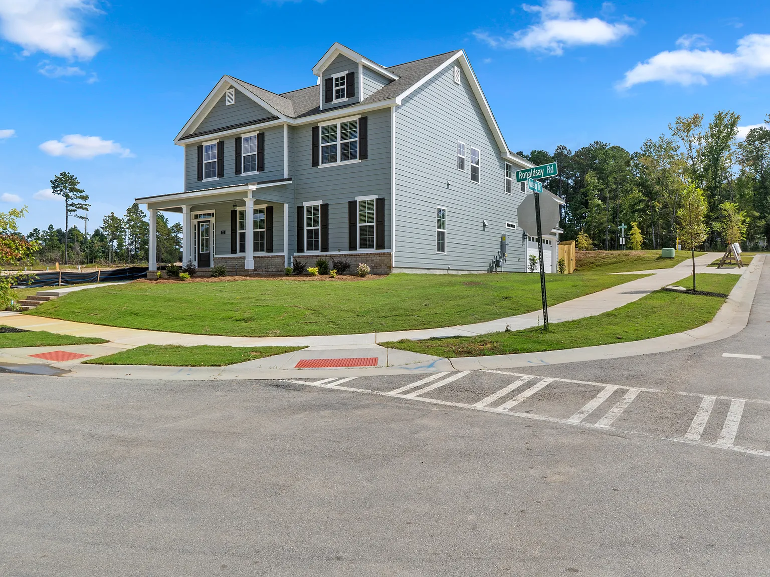 p326 721 Ronaldsay Road - 1 — Photo 2