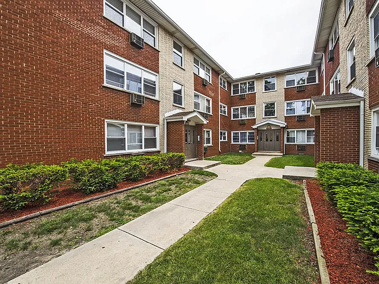 14123 S Tracy Ave — Photo 1