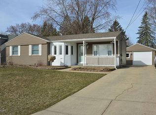 352 Brandywyne Dr NW, Comstock Park, MI 49321
