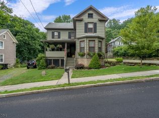 32 Main St, Califon, NJ 07830