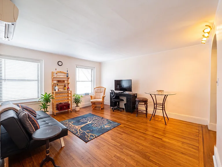 240 E 24th St #4G — Photo 1