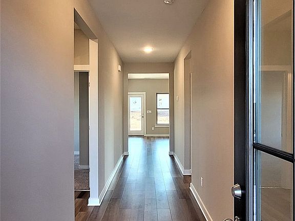 4th image of 204 Molly Odell Dr
