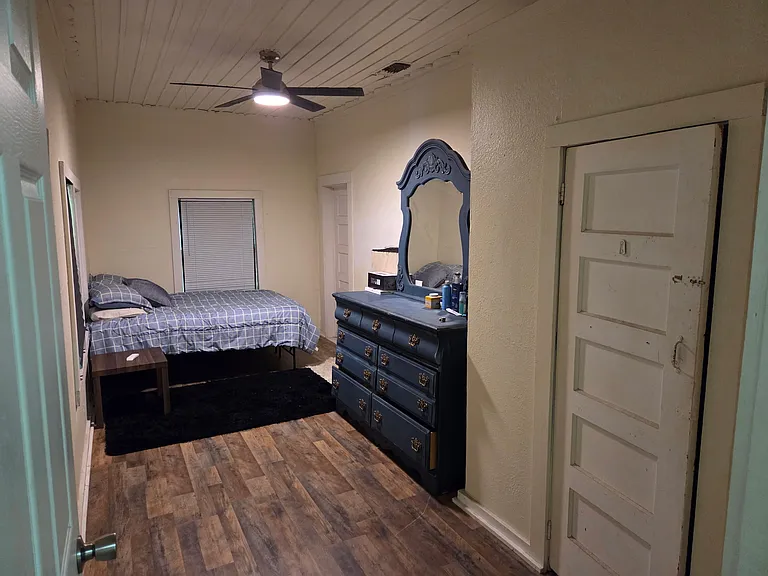 802 E Crawford St — Photo 13