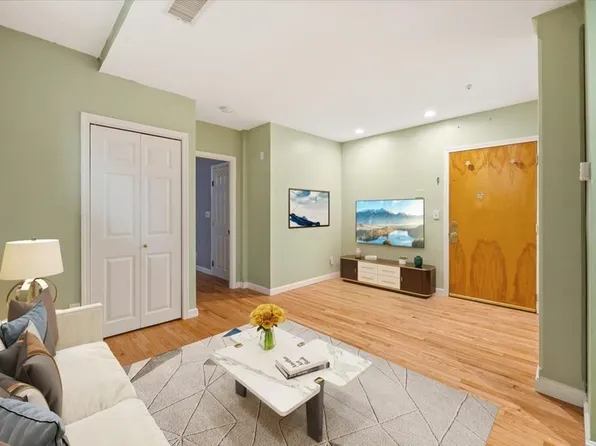 21 Linden St APT 116, Quincy, MA 02170