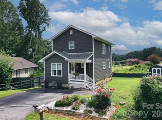 100 Victoria Springs Dr, Flat Rock, NC 28731