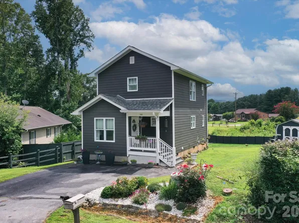 100 Victoria Springs Dr, Flat Rock, NC 28731
