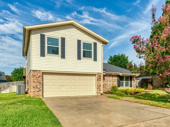 2312 Mesquite Ct W, Bedford, TX 76021