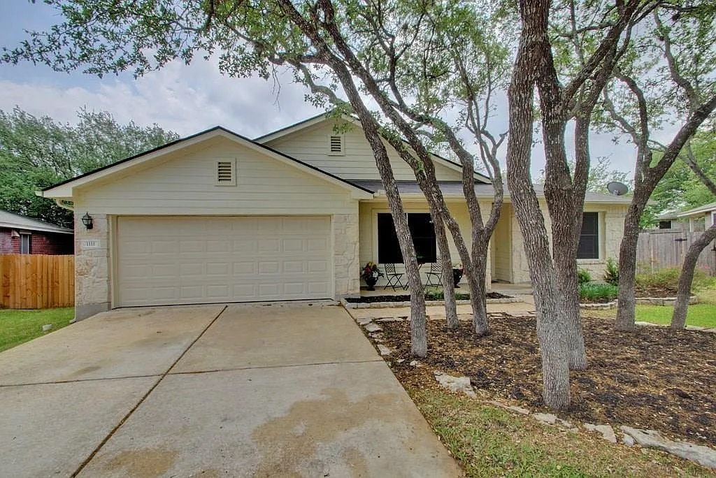 4 bed, 2.0 bath, 2403 sqft, $2,295 — Photo 1