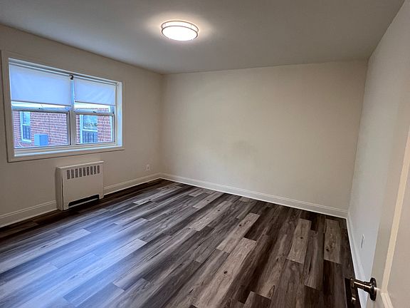 3rd image of 35 Stratford Ave APT 1B