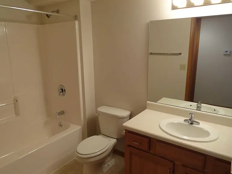 Elkhorn Ridge Apartments — Photo 8