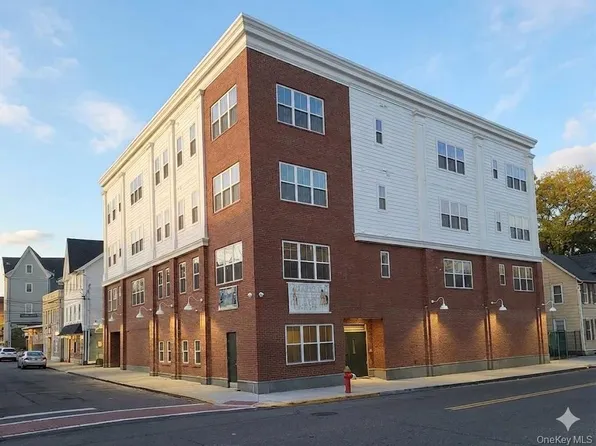 122 Greenwich Ave, Goshen, NY