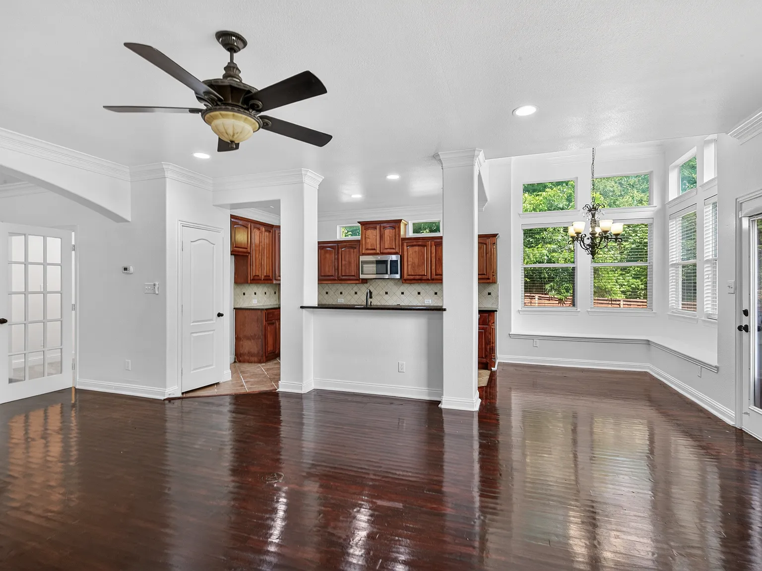 4 bed, 2457 sqft, $3,300 — Photo 4