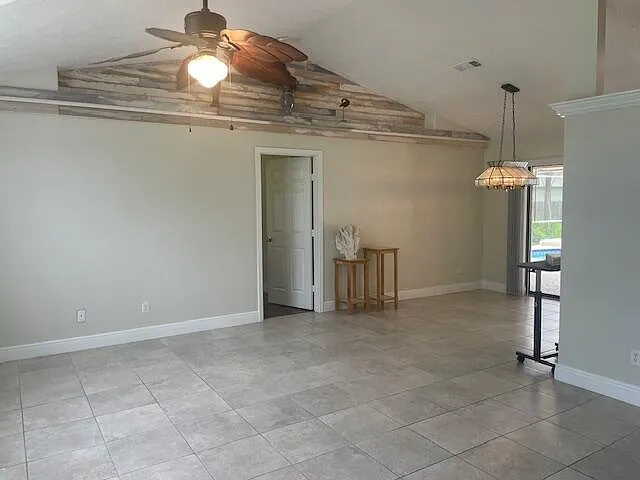 618 SE Streamlet Ave — Photo 9