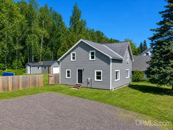 42731 Wilson Memorial Dr, Chassell, MI 49916