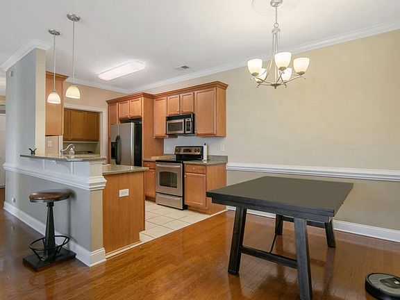 3rd image of 210 Fountainhead Ln