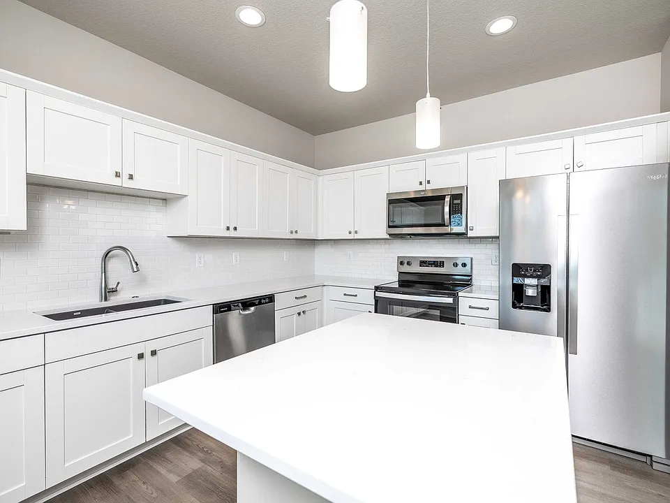 2525 NW Gabus Cir