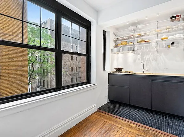 200 E 16th St APT 4M, Manhattan, NY 10003