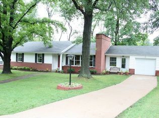 30 Flamingo Dr, Saint Louis, MO 63123