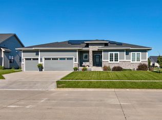 10021 Empire Ct, West Des Moines, IA 50266