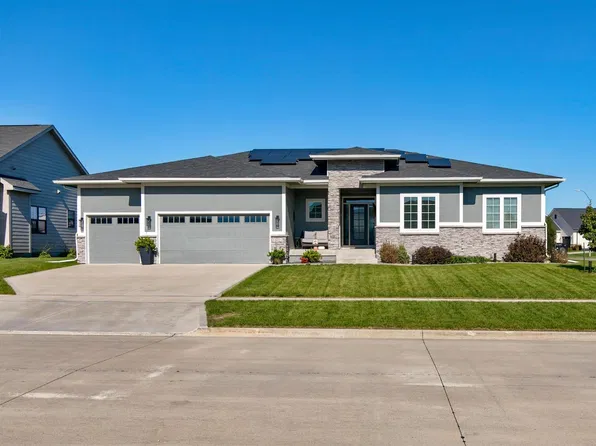 10021 Empire Ct, West Des Moines, IA 50266