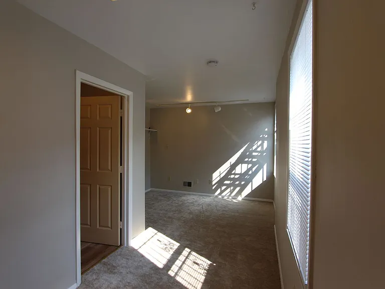 2308-2310 E Carson St — Photo 4
