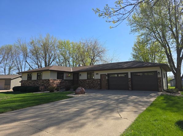 1085 20th St, Windom, MN 56101