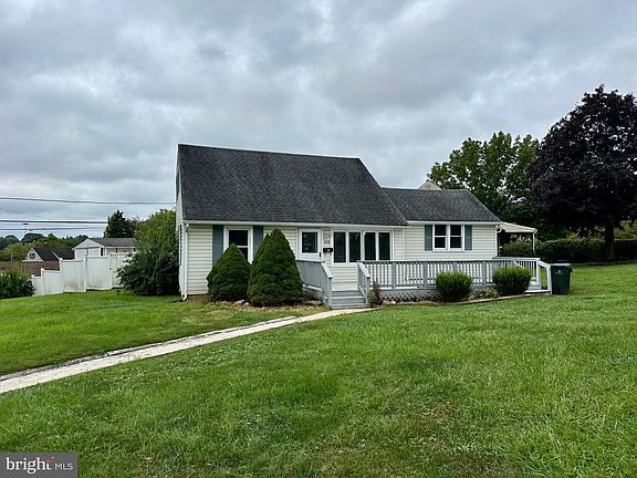 2nd image of 2658 Columbia Ave