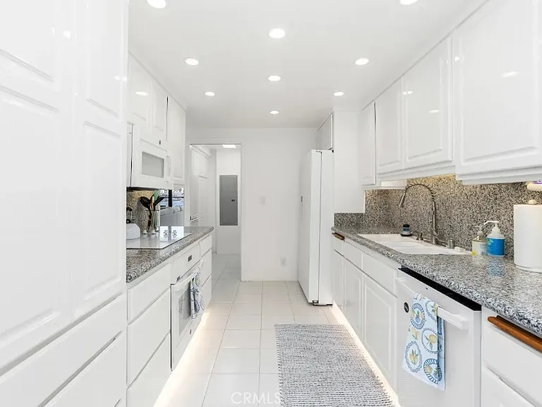 601 Lido Park Dr #2E — Photo 10