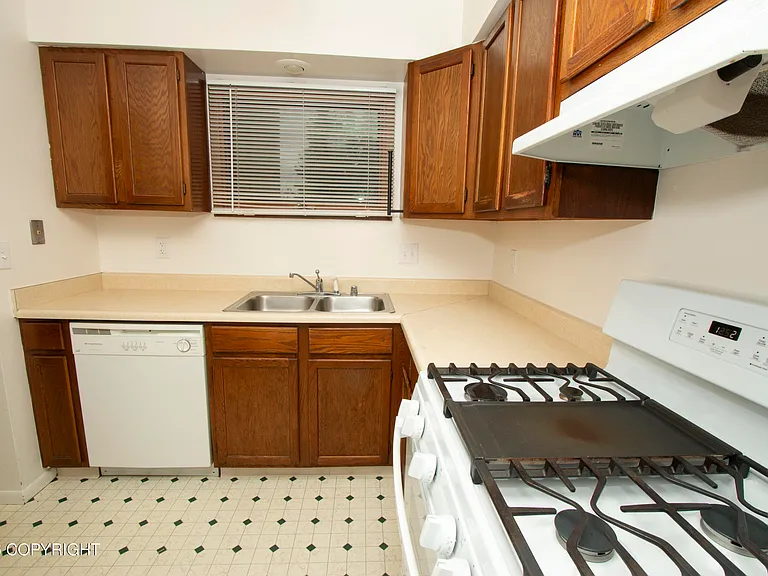 526 E 15th Ave #4 — Photo 8