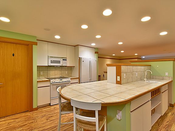 3rd image of 3434 N Country Club Dr