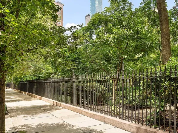 207 East 21st Street 3F image 7 of 8