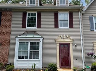 401 Hadleigh Ln, North Brunswick, NJ 08902