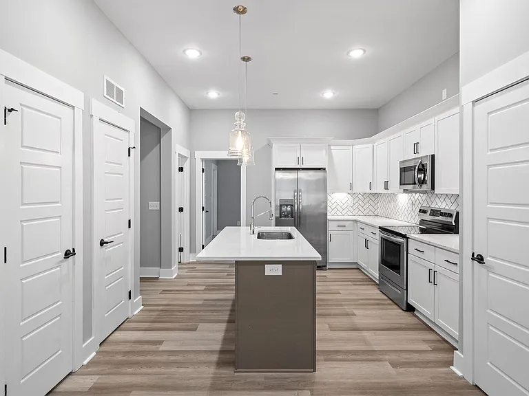 428 Centre St — Photo 1