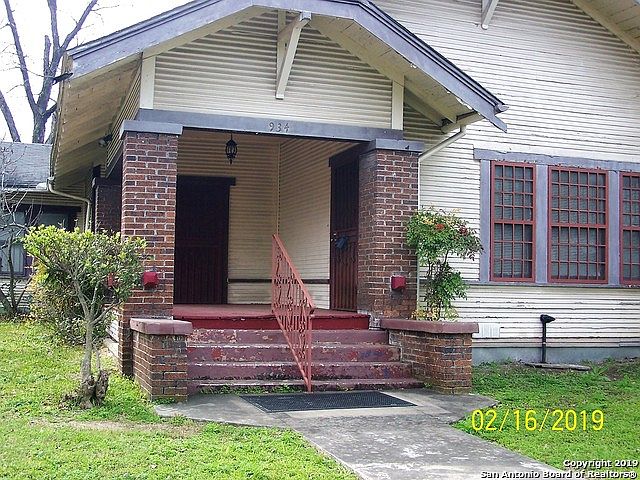 1st image of 934 W Gramercy Pl