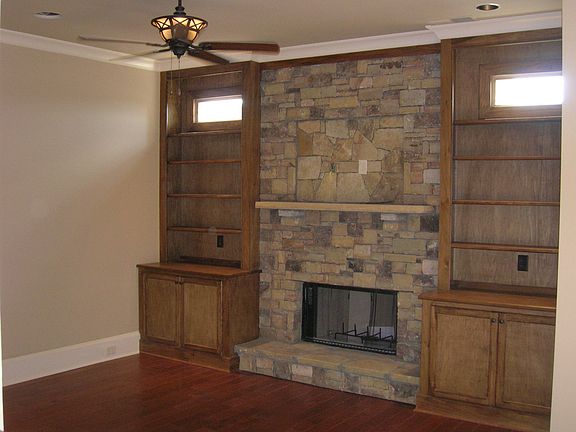 Cozy Keeping Room Adjoins Breakfast Area