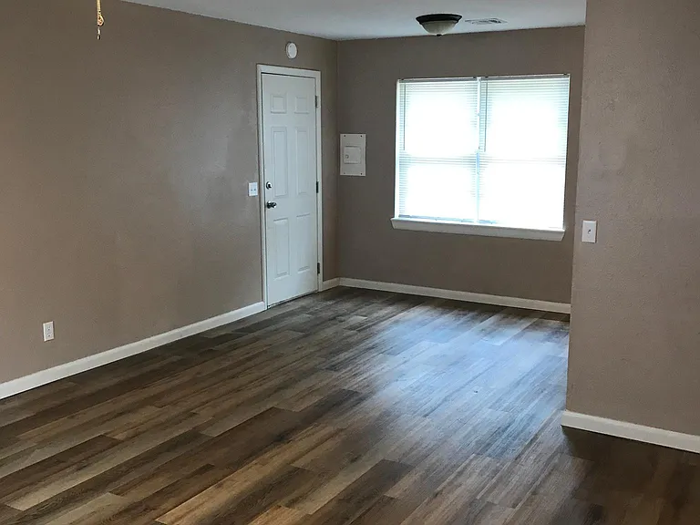 1402 N Trimble Ave — Photo 6