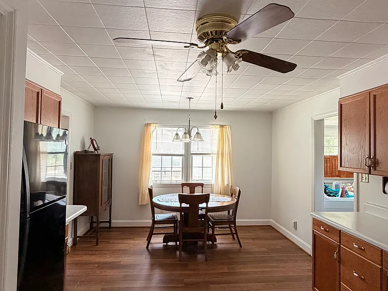 Airline Dr — Photo 10