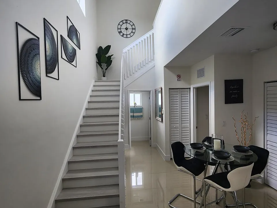 1426 NW 74th St
