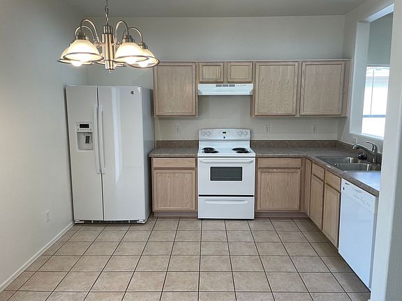 4th image of 15426 W Sierra St