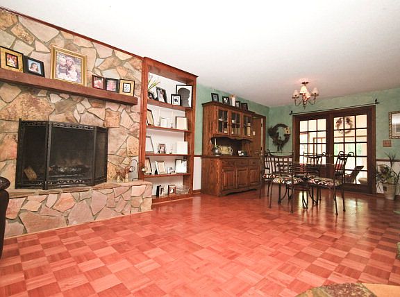 3rd image of 413 Heathwood Dr
