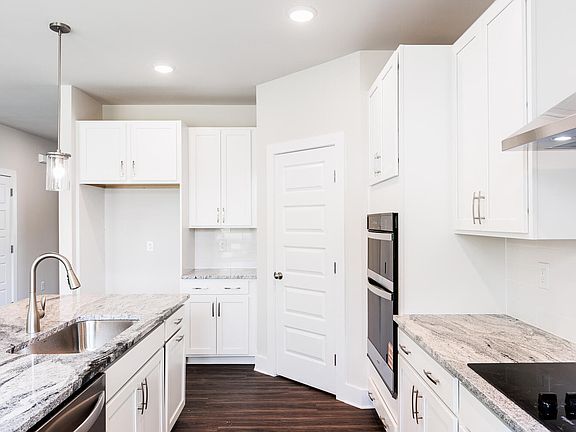 5th image of 456 Barbour Farm Ln